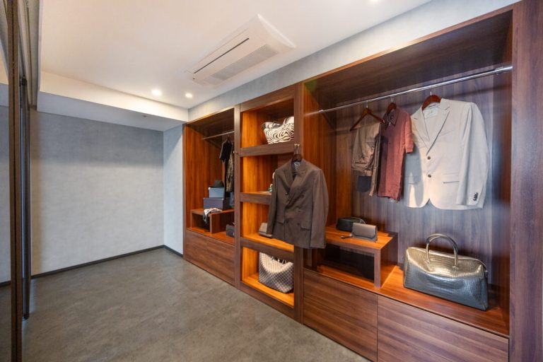 主寝室 ウォークインクローゼット