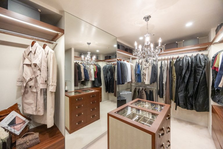 主寝室 ウォークインクローゼット