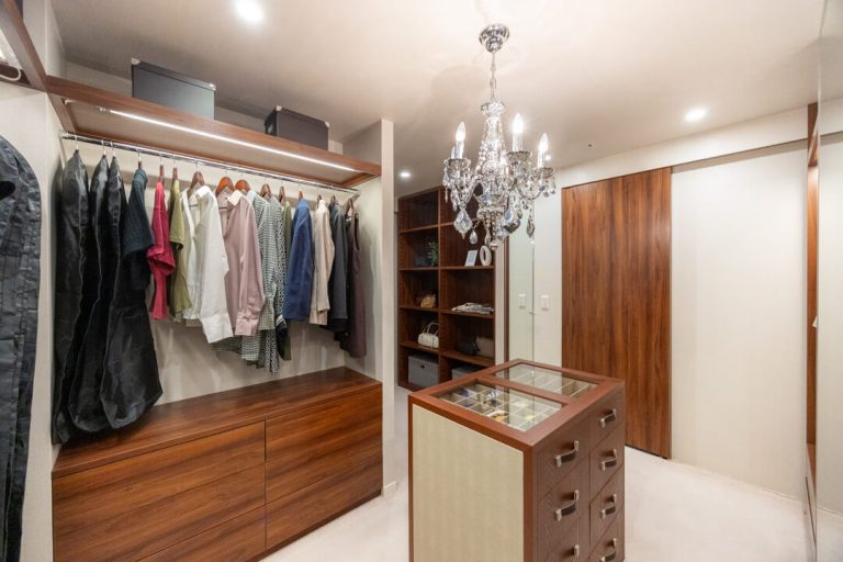 主寝室 ウォークインクローゼット