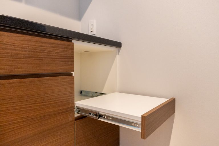 キッチン カップボード