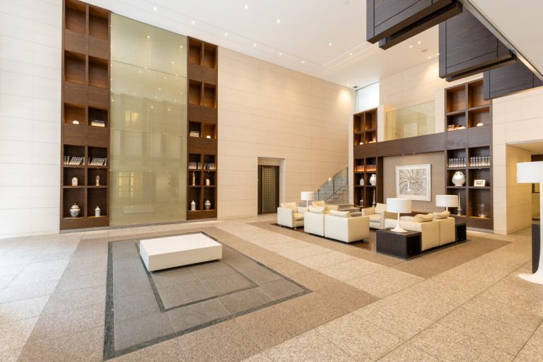 エントランスホール