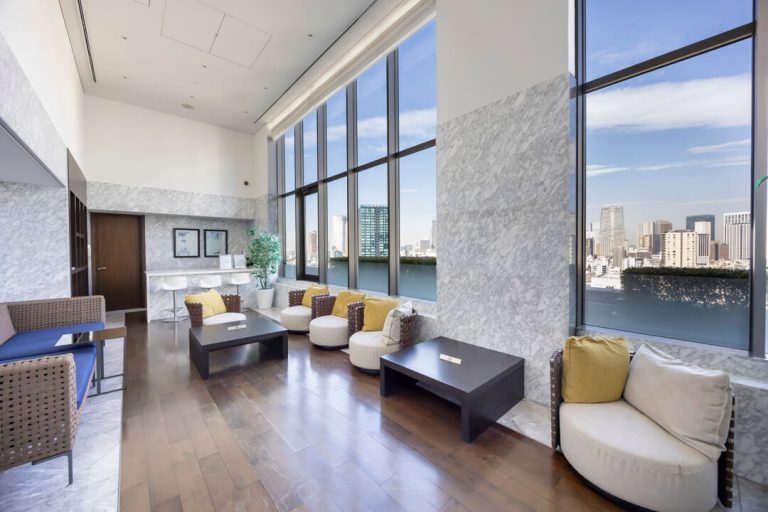 スカイラウンジ