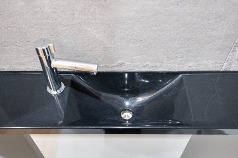 トイレ 独立型の手洗い器