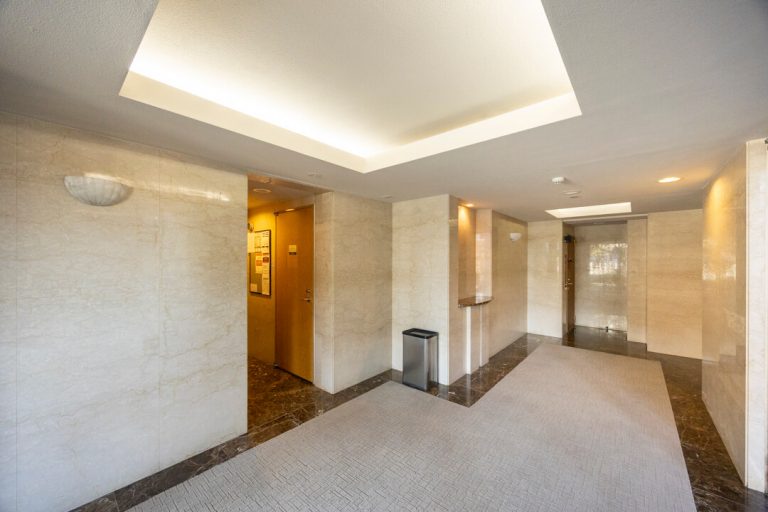 エントランスホール