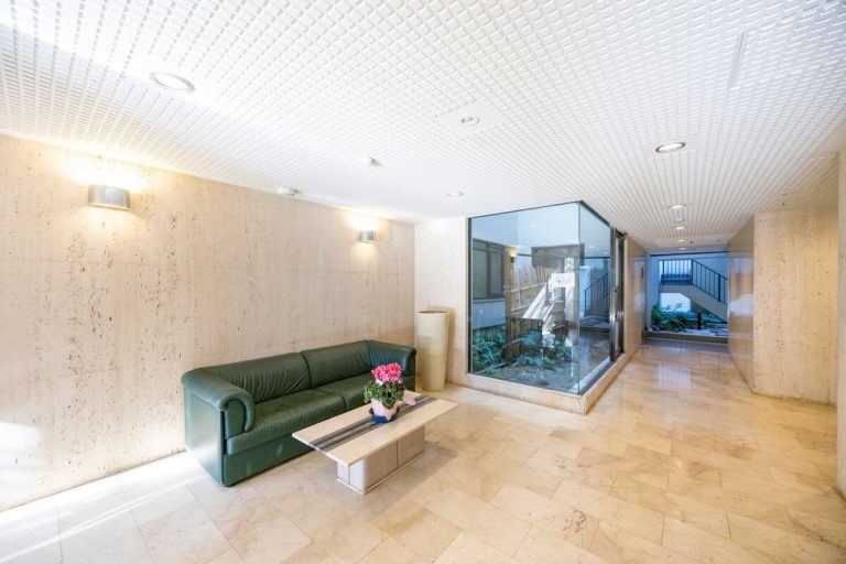 エントランスホール