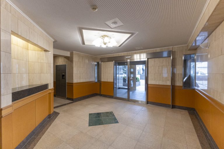 エントランスホール