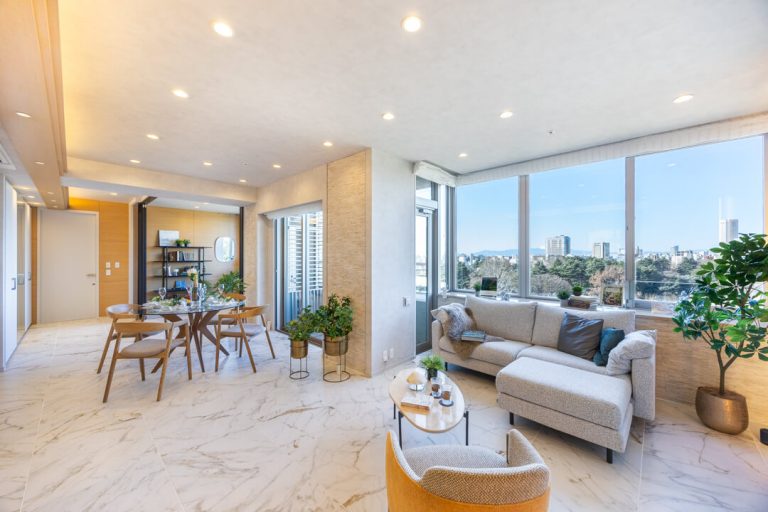 プラウド新宿御苑エンパイア　新宿御苑の四季を愛でる、最上階110㎡の2LDK　