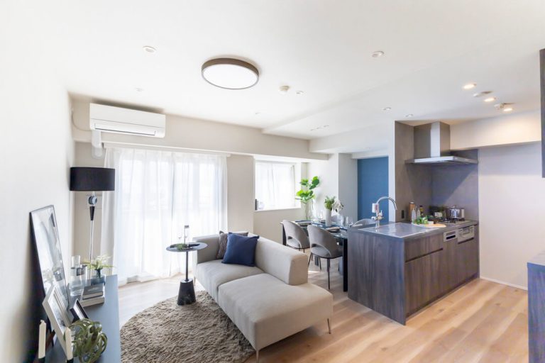 後楽園　窓が多く自然な光を取り込む3LDK