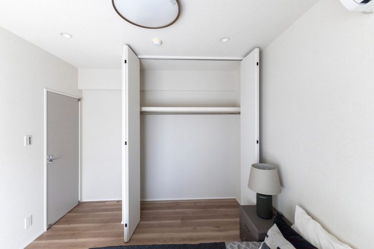 洋室（約6.4帖）クローゼット