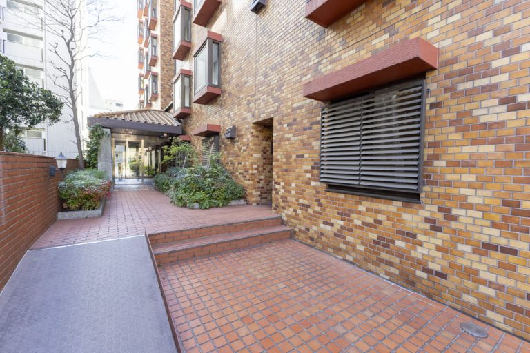 アプローチ（北側）