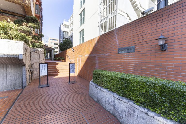 アプローチ（南側）