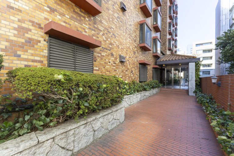 アプローチ（南側）