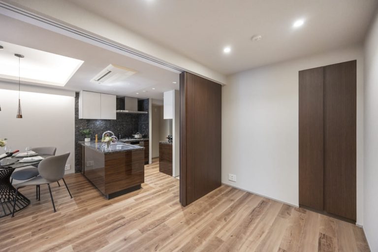 寝室2、リビングダイニング