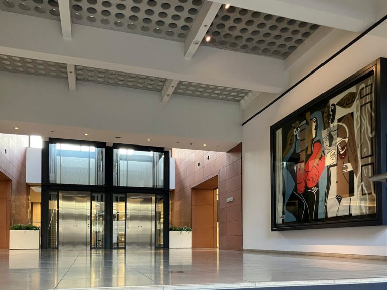 エントランスホール