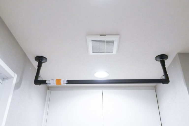 洗面室 アイアンパイプ