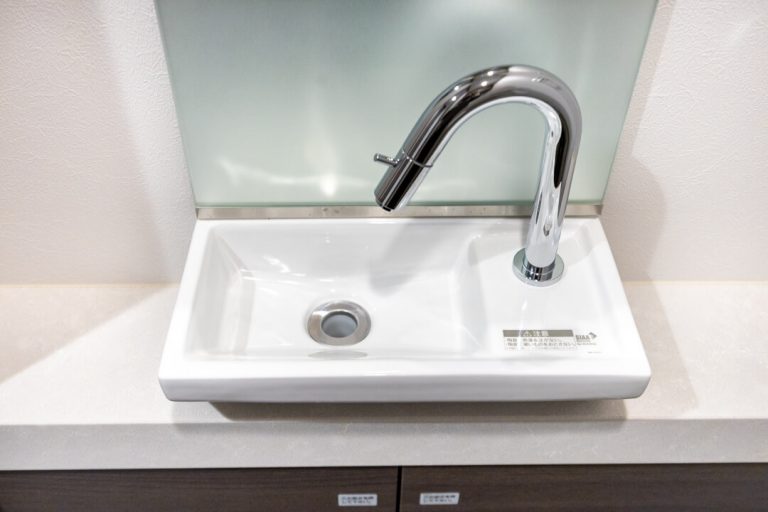 トイレ 独立型の手洗い器