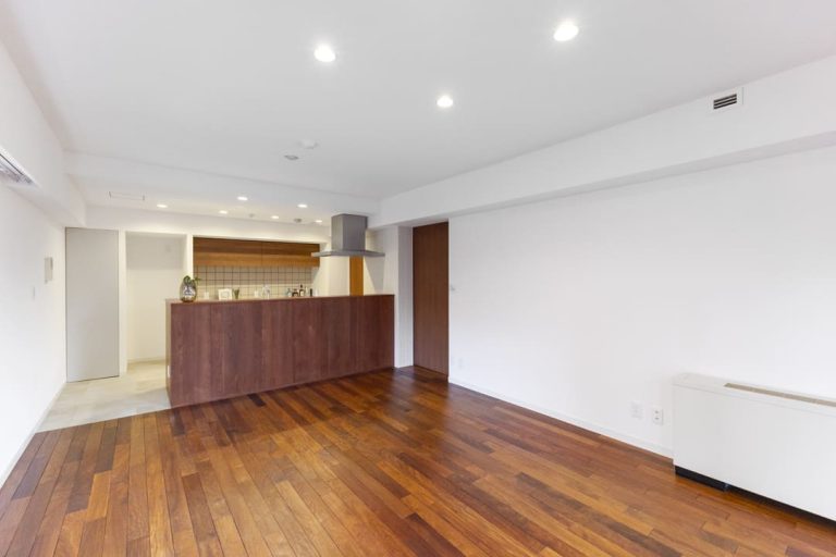 赤坂　ヴィンテージの品格を纏う、南西角住戸