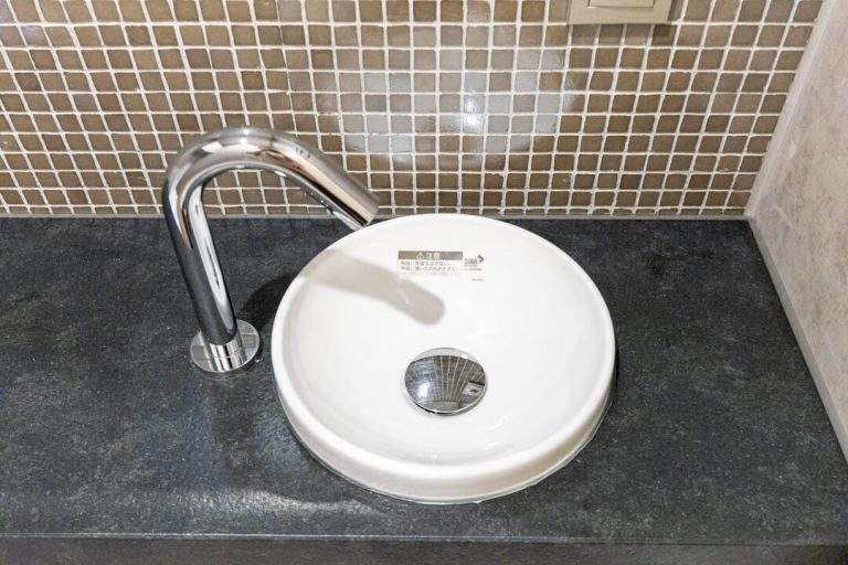 トイレ2 独立型の手洗い器