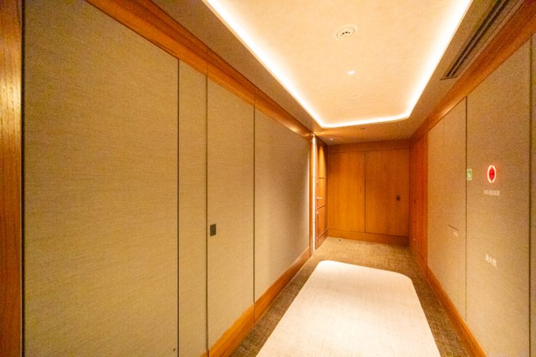 玄関外（内廊下設計）