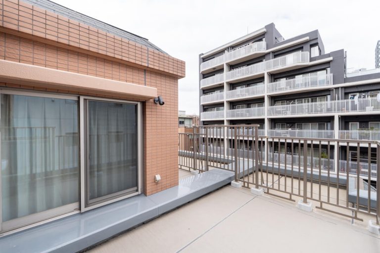 神楽坂　ルーフバルコニー付、空間を繋げて広々過ごせる2LDK