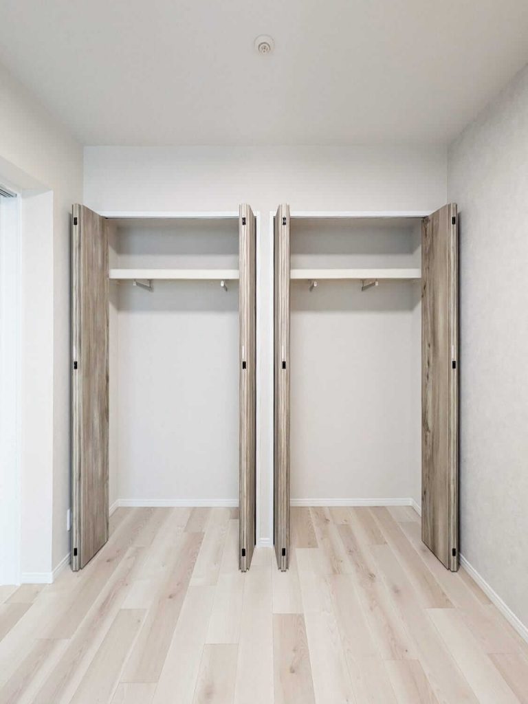 洋室（約5.0帖）クローゼット ※リビング側