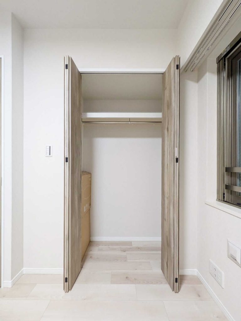 洋室（約5.0帖）クローゼット ※廊下側