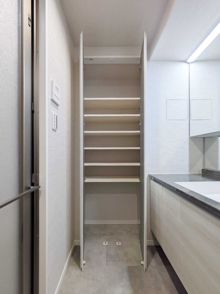 洗面室 リネン庫