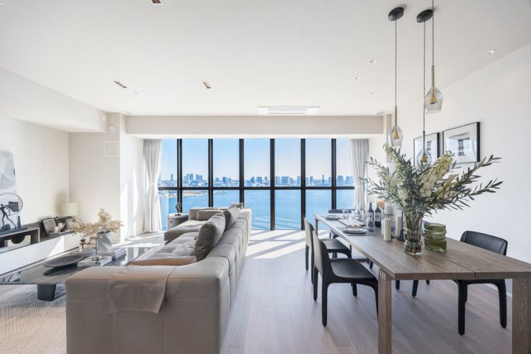 ローレルタワールネ浜松町　リゾート感漂う日常、窓いっぱいにきらめく運河