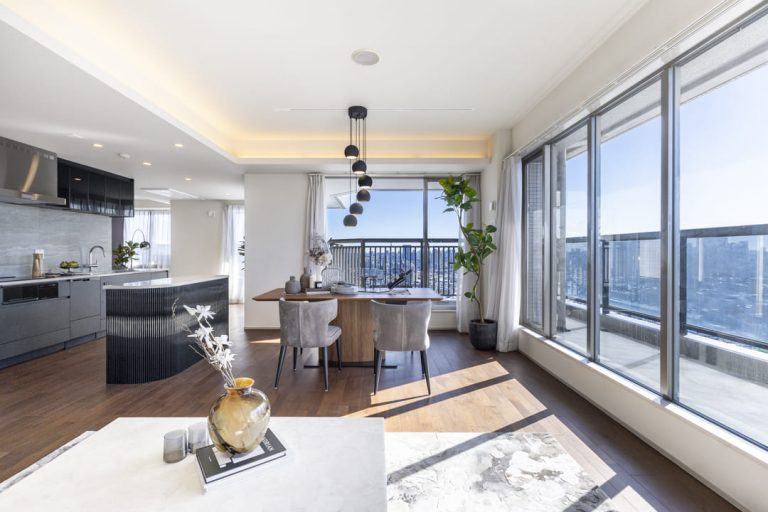 中野　空と街並みを一望する、最上階・南東角の180㎡超4LDK