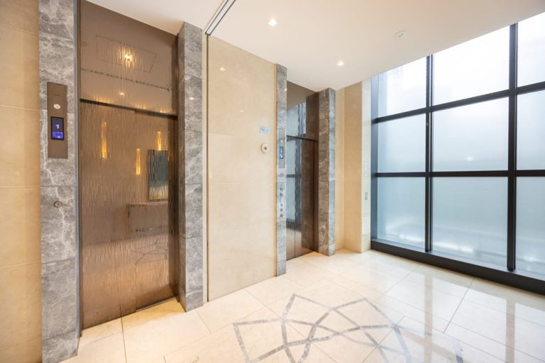 1Fエレベーターホール