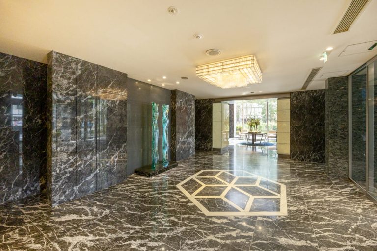 エントランスホール