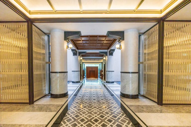 エントランスホール