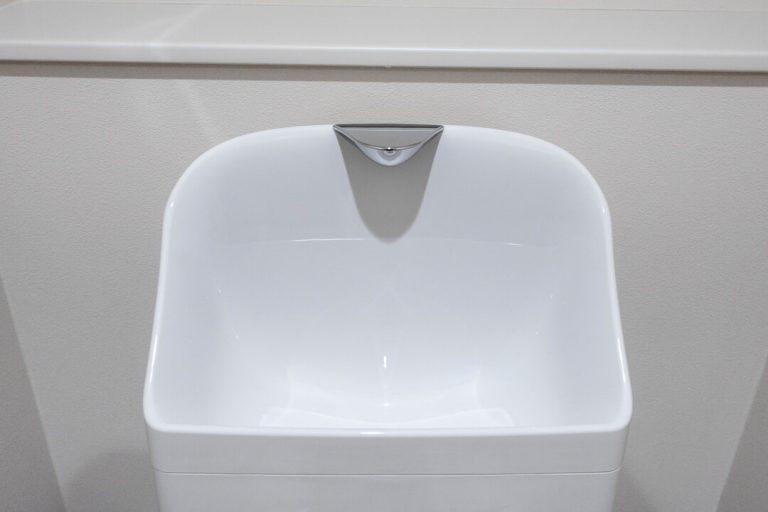 トイレ 手洗いタンク