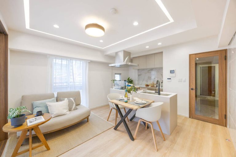 赤坂　駅から徒歩2分、風が通り抜ける3方角部屋2LDK