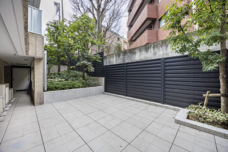 ザ・パークハウスグラン南青山　緑と品格を纏う約42㎡専用テラス付きの角住戸