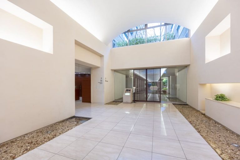 エントランスホール