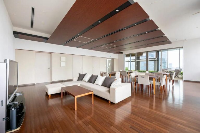 スカイラウンジ