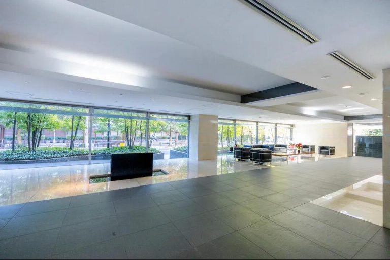 エントランスホール