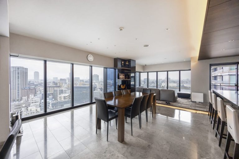 スカイラウンジ