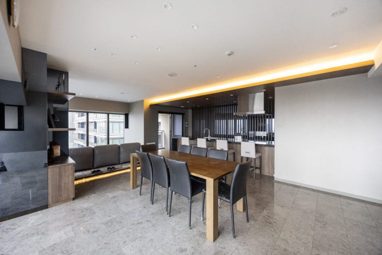 スカイラウンジ