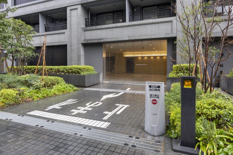 駐車場 出口