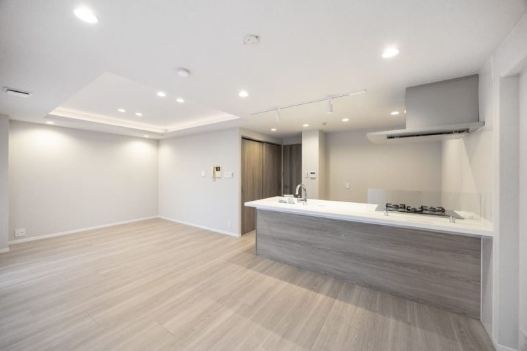 目黒　南西向き×高台立地、家族と住める3LDK