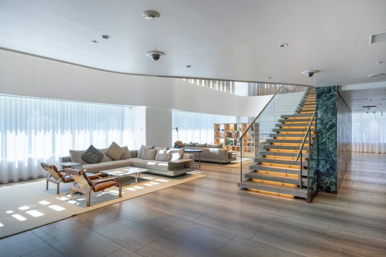 カフェラウンジ