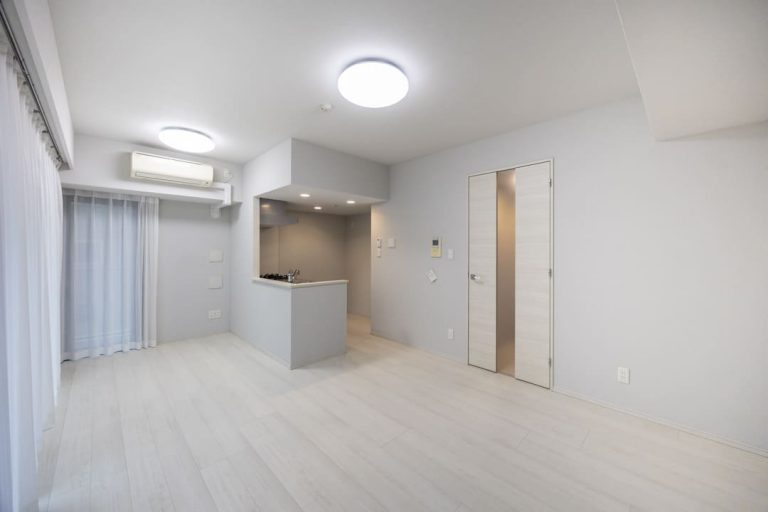 新富町　銀座・東京が生活圏！南東角住戸の明るい2LDK