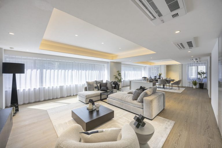 ペアシティ・ミューゼ高輪　暖炉のある45帖リビング、220㎡超の三方角住戸