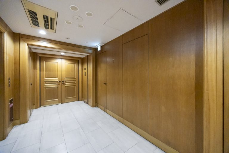 共用廊下（玄関ドア）