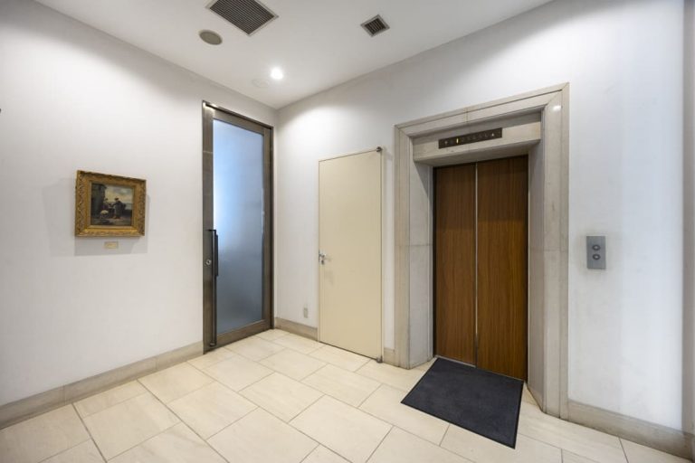 1Fエレベーターホール