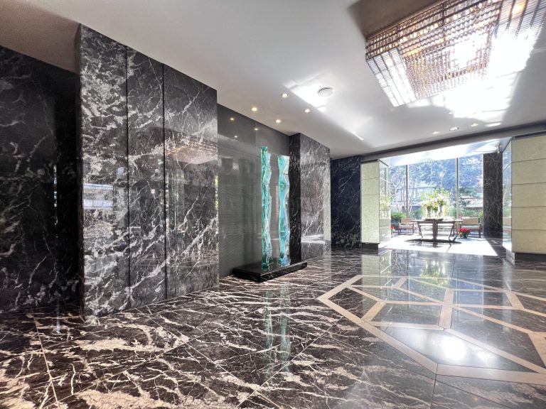 エントランスホール