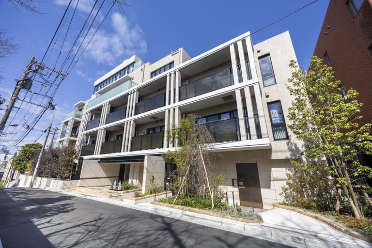 ピアース四谷Hills　3方向角住戸×ルーフバルコニーの開放感