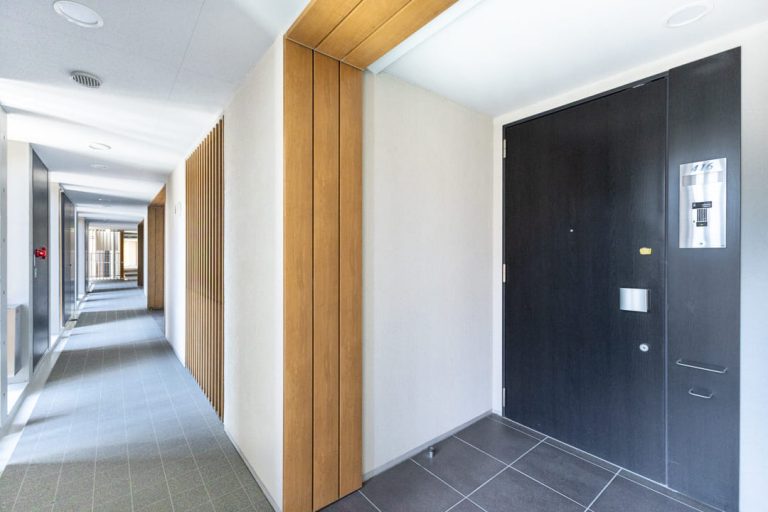 共用廊下（玄関ポーチ付）